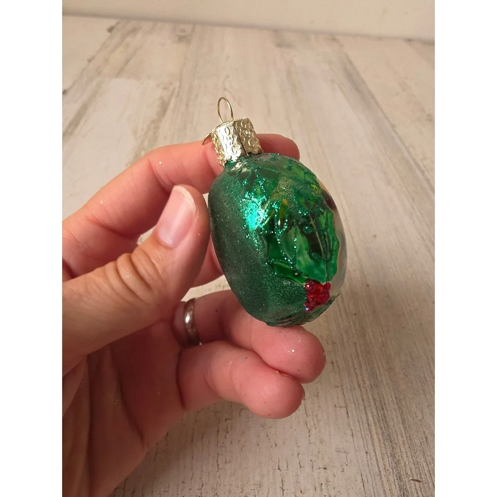 OWC old world Santa scene medallion mini glass ornament Xmas tree